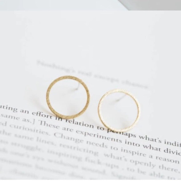 “Circle of Life” Geometric Simple Stud Earrings - Picture 6 of 9